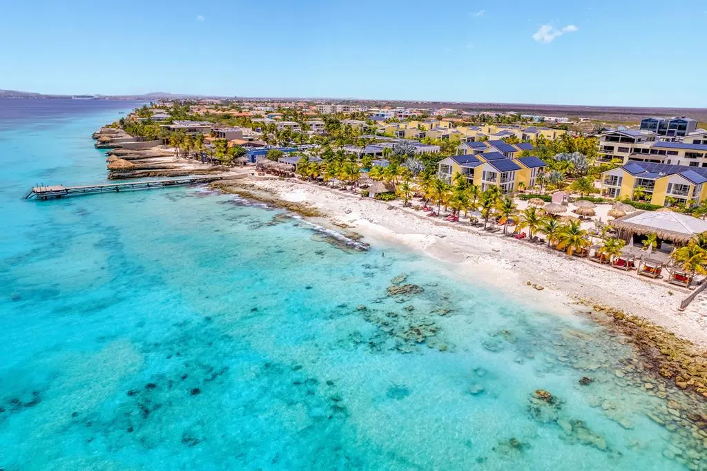 Delfins Beach Resort Bonaire in Kralendijk op Bonaire, foto 1