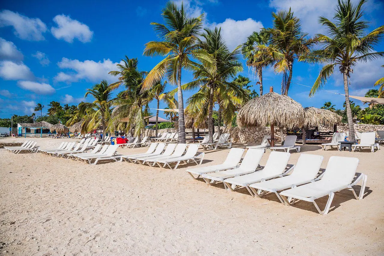 Het privestrand van Van der Valk Plaza Bonaire
