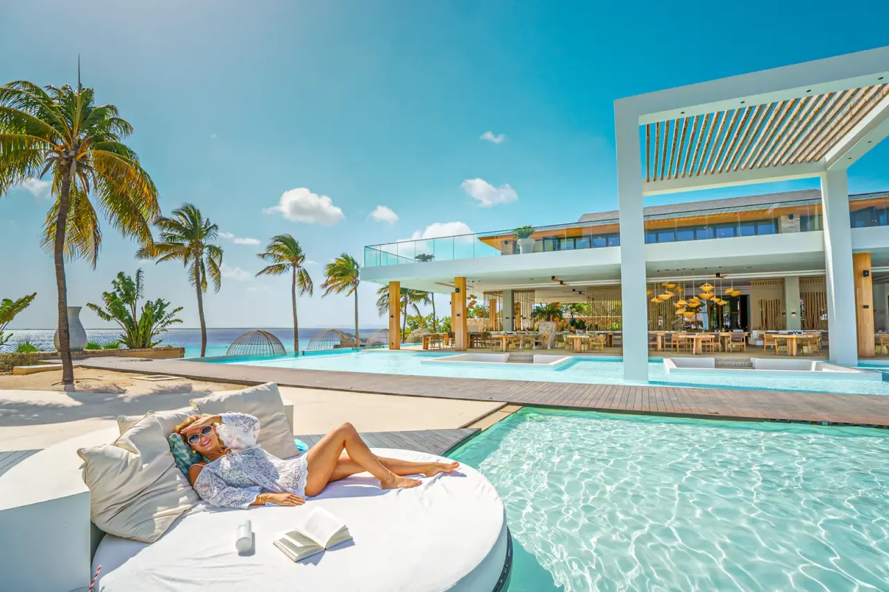 Zwembad van Van der Valk Plaza Bonaire